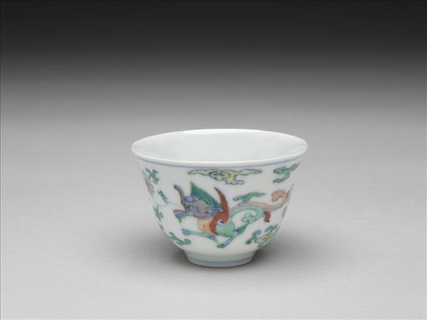 鬥彩夔龍紋杯