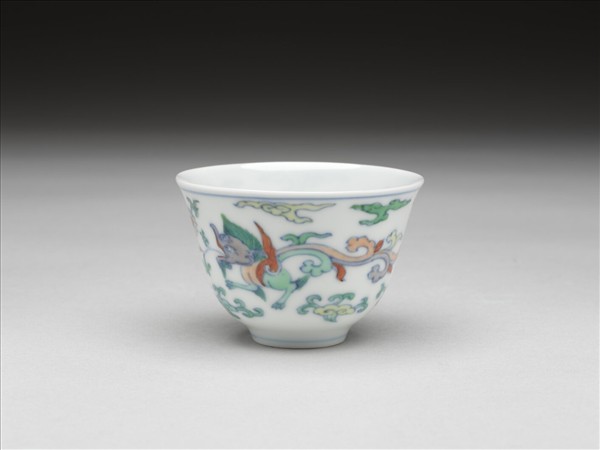 鬥彩夔龍紋杯