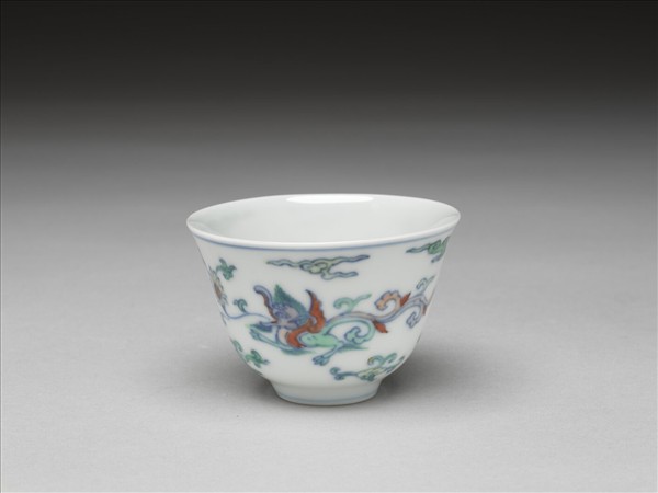 鬥彩夔龍紋杯