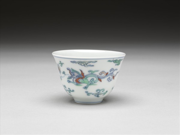 鬥彩夔龍紋杯