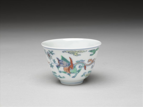 鬥彩夔龍紋杯