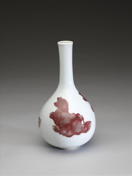 釉裡紅異獸紋膽瓶