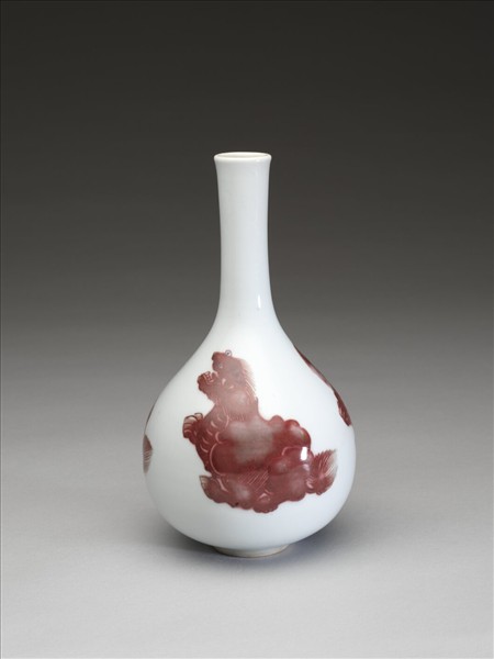 釉裡紅異獸紋膽瓶