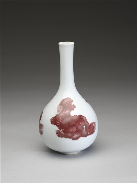 釉裡紅異獸紋膽瓶