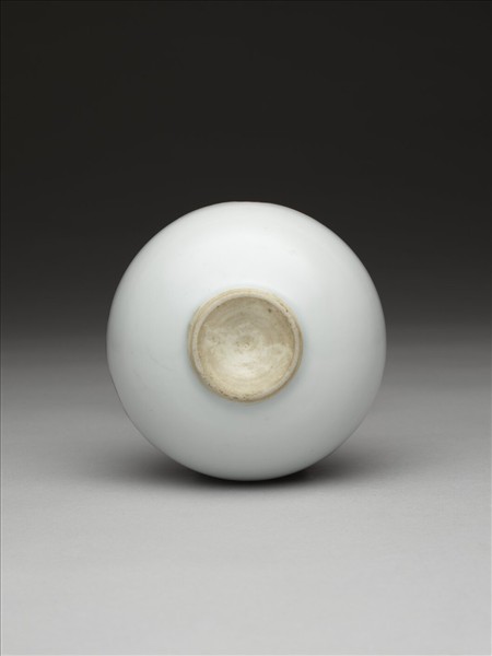 釉裡紅異獸紋膽瓶