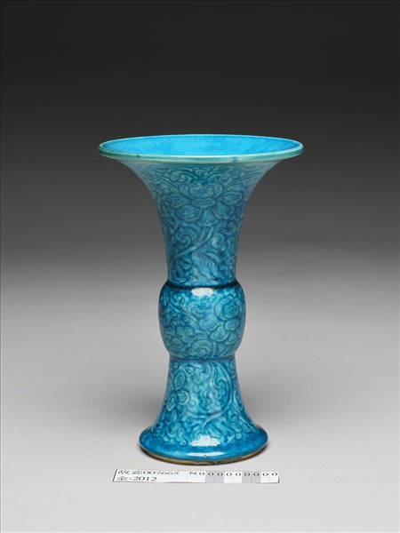 孔雀藍釉纏枝花卉紋觚