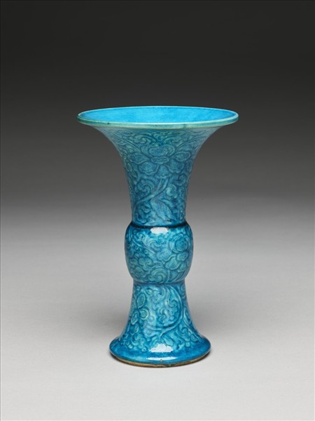 孔雀藍釉纏枝花卉紋觚