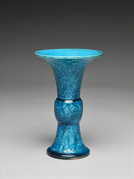 孔雀藍釉纏枝花卉紋觚