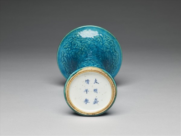 孔雀藍釉纏枝花卉紋觚