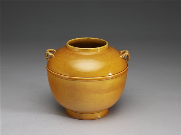黃釉繩耳罐