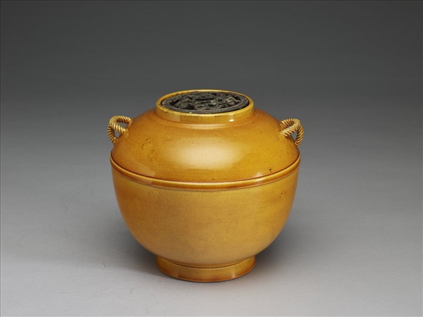 黃釉繩耳罐