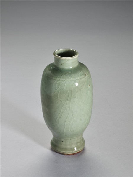 青瓷刻花花卉紋瓶