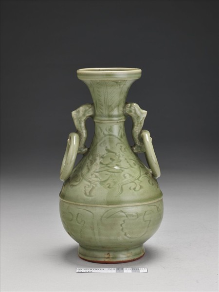 青瓷龍首銜環瓶