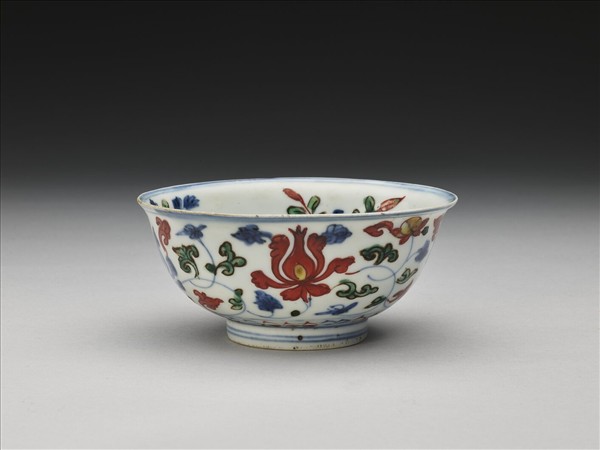 五彩花卉紋碗