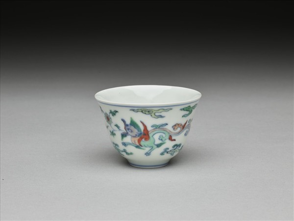 鬥彩夔龍紋杯