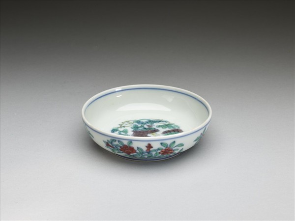 鬥彩花果葡萄小碟