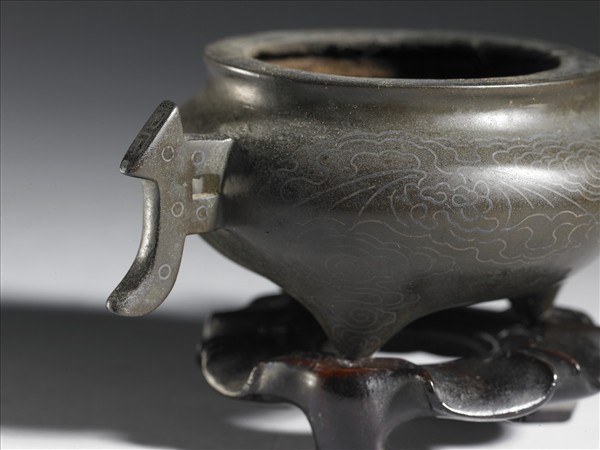 嵌銀絲雲紋香爐