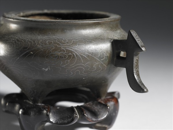 嵌銀絲雲紋香爐