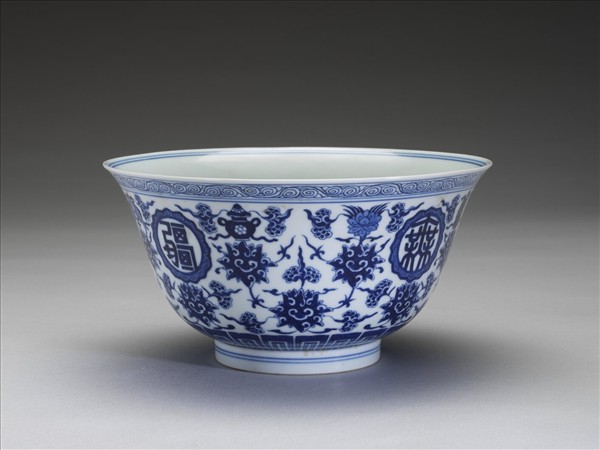 青花番蓮八寶萬壽無疆紋碗