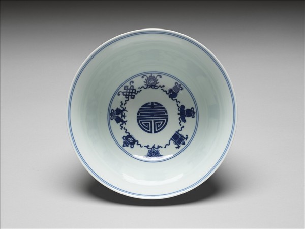 青花番蓮八寶萬壽無疆紋碗