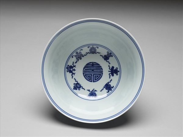 青花番蓮八寶萬壽無疆紋碗