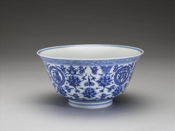 青花番蓮八寶萬壽無疆紋碗