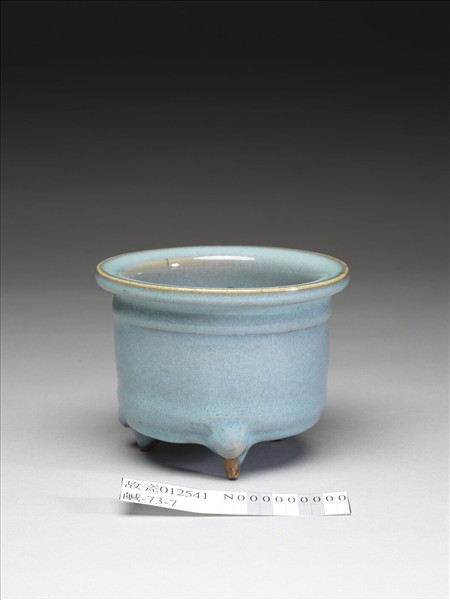 鈞窯 天藍釉三足爐