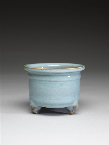 鈞窯 天藍釉三足爐