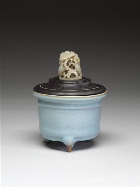 鈞窯 天藍釉三足爐