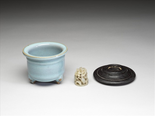 鈞窯 天藍釉三足爐