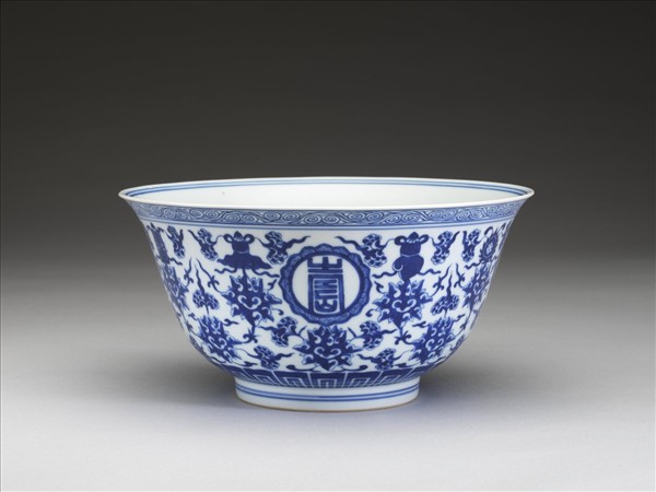 青花番蓮八寶萬壽無疆紋碗