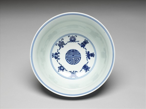青花番蓮八寶萬壽無疆紋碗
