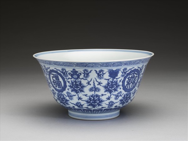 青花番蓮八寶萬壽無疆紋碗
