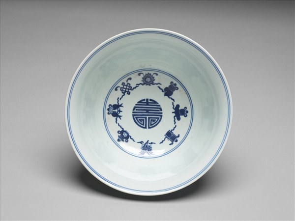 青花番蓮八寶萬壽無疆紋碗