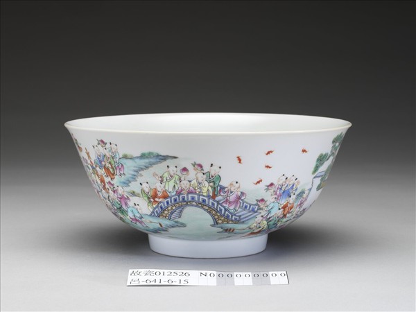 粉彩百子圖碗