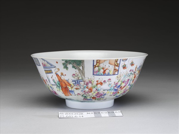 粉彩百子圖碗