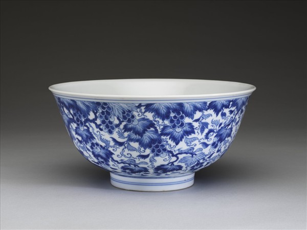 青花葡萄松鼠紋碗