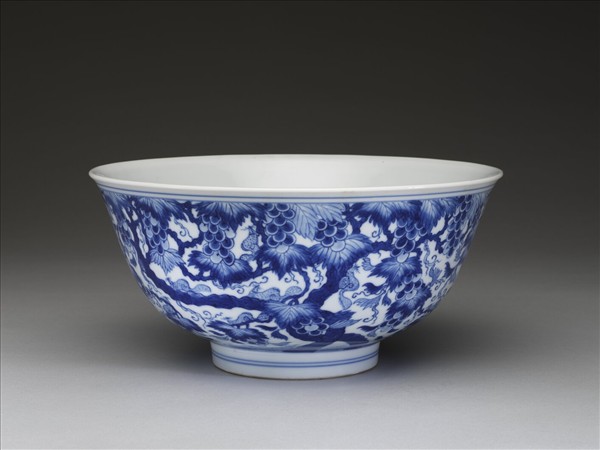 青花葡萄松鼠紋碗