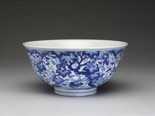 青花葡萄松鼠紋碗