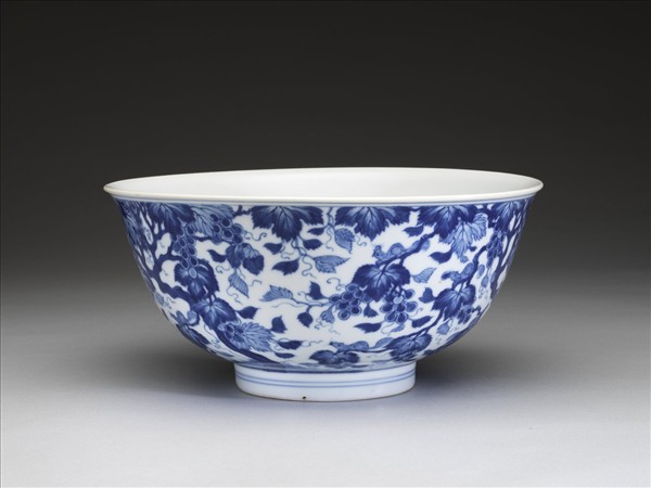 青花葡萄松鼠紋碗