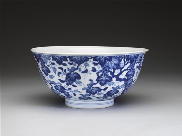 青花葡萄松鼠紋碗