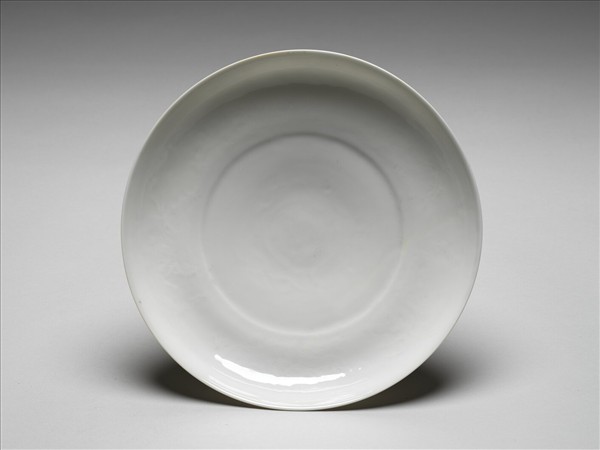 甜白釉五龍紋盤