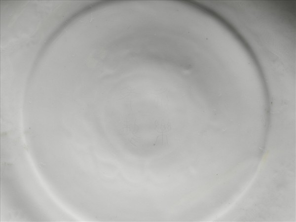 甜白釉五龍紋盤