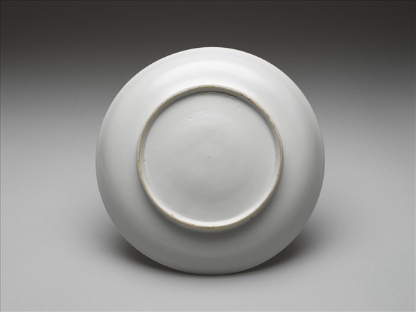 甜白釉五龍紋盤