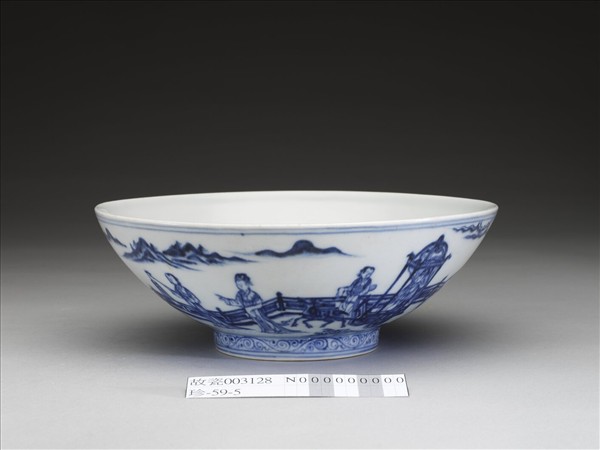 青花山水仕女圖碗