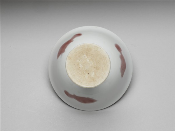 釉裡紅三魚紋高足杯