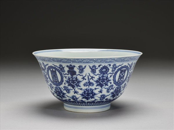 青花番蓮八寶萬壽無疆紋碗