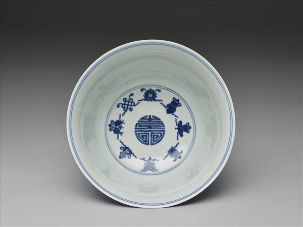 青花番蓮八寶萬壽無疆紋碗