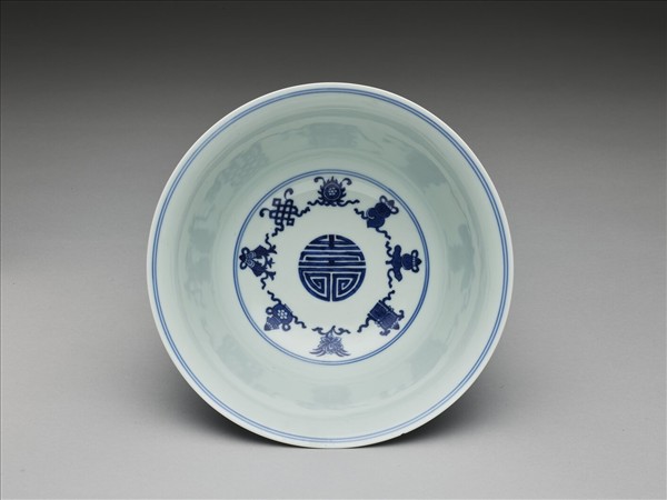 青花番蓮八寶萬壽無疆紋碗