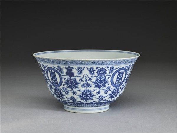 青花番蓮八寶萬壽無疆紋碗